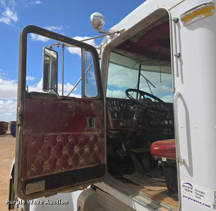 image for item EC0974 1981 Kenworth W900 semi truck