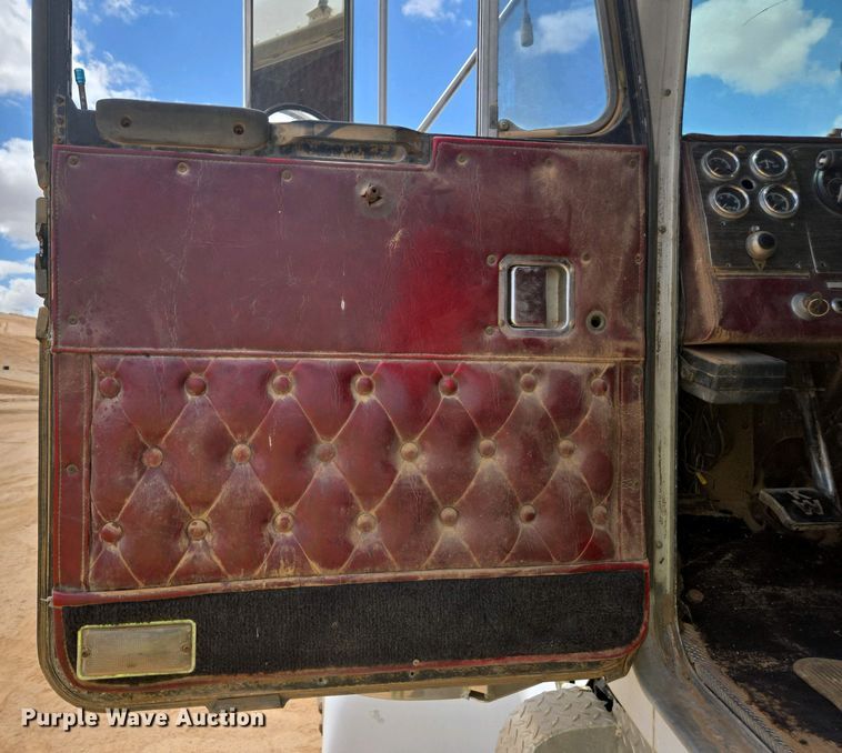 image for item EC0974 1981 Kenworth W900 semi truck