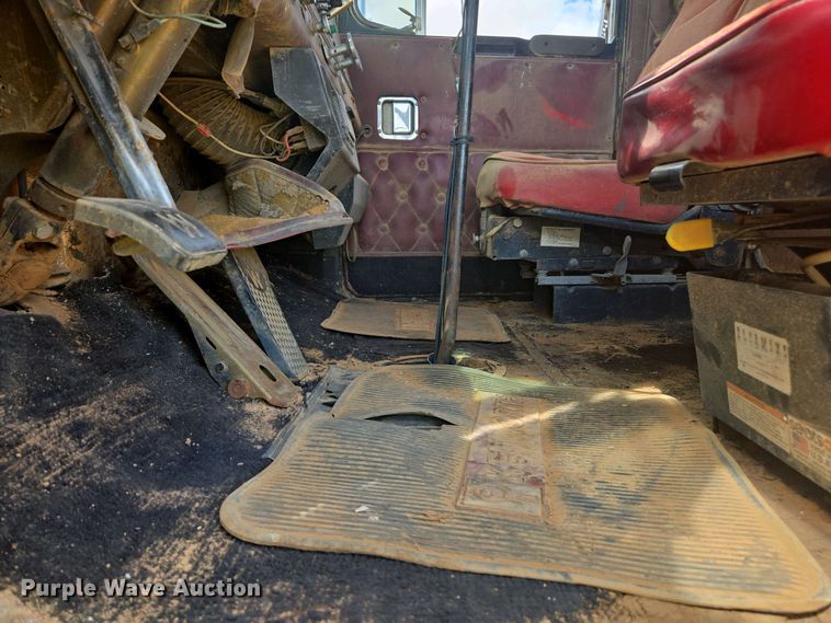 image for item EC0974 1981 Kenworth W900 semi truck