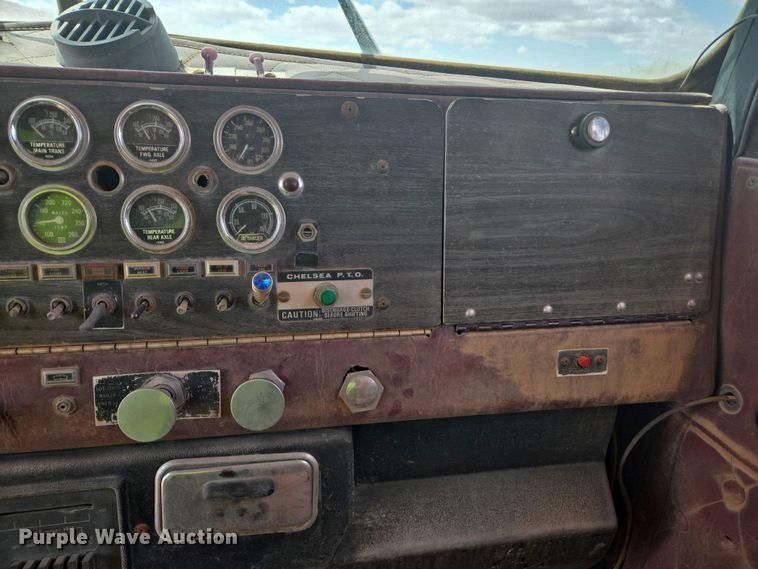 image for item EC0974 1981 Kenworth W900 semi truck