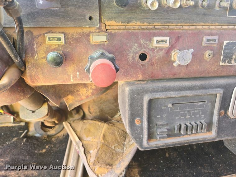 image for item EC0974 1981 Kenworth W900 semi truck