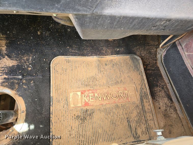 image for item EC0974 1981 Kenworth W900 semi truck