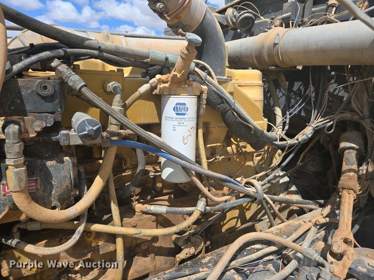 image for item EC0974 1981 Kenworth W900 semi truck