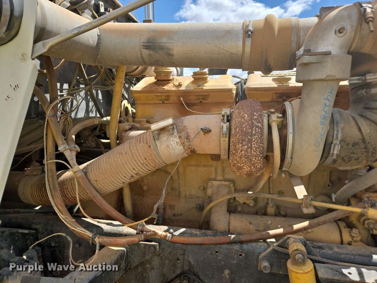 image for item EC0974 1981 Kenworth W900 semi truck