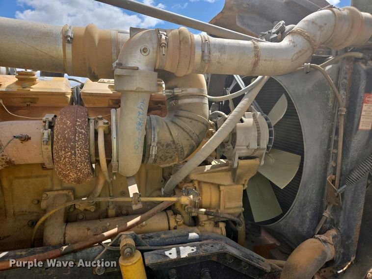 image for item EC0974 1981 Kenworth W900 semi truck