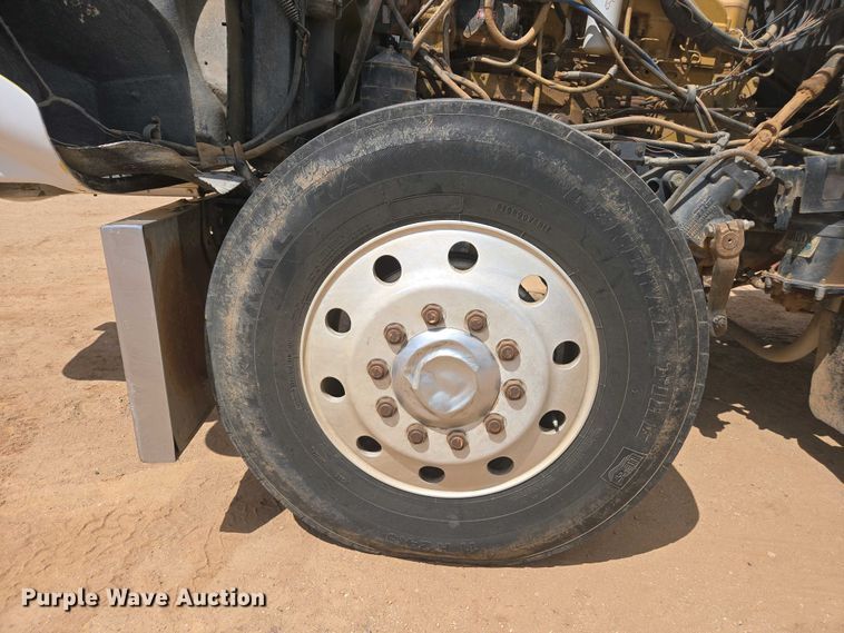 image for item EC0974 1981 Kenworth W900 semi truck