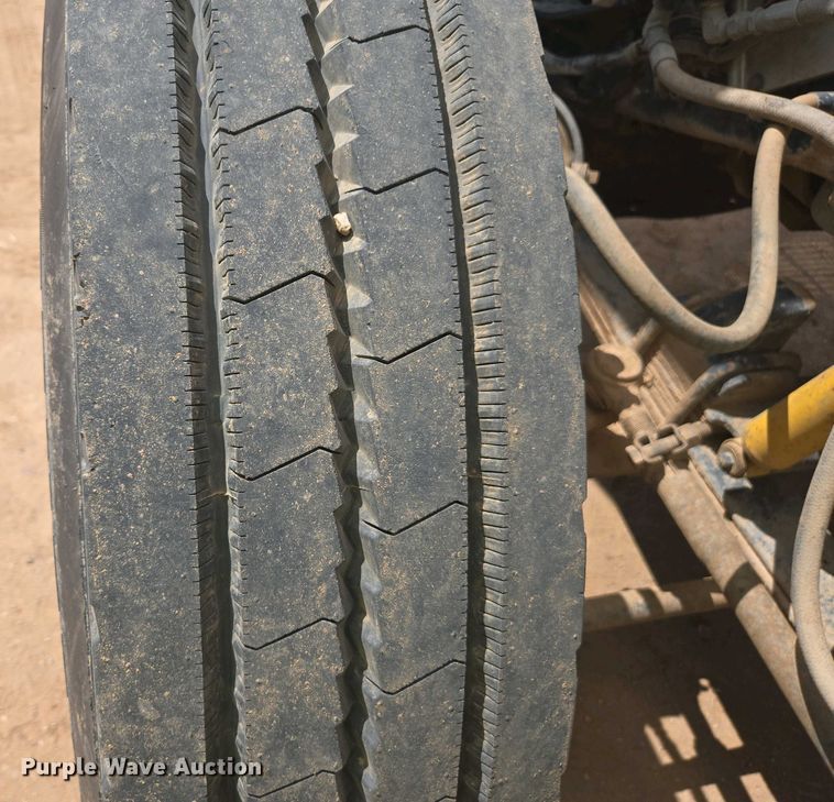 image for item EC0974 1981 Kenworth W900 semi truck