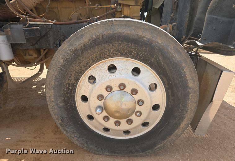 image for item EC0974 1981 Kenworth W900 semi truck