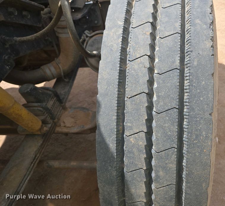 image for item EC0974 1981 Kenworth W900 semi truck