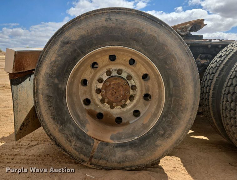 image for item EC0974 1981 Kenworth W900 semi truck