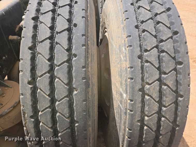 image for item EC0974 1981 Kenworth W900 semi truck