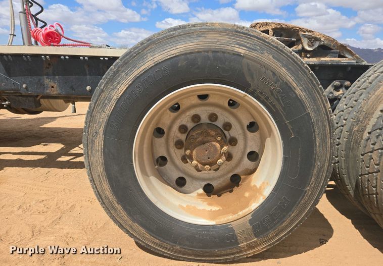 image for item EC0974 1981 Kenworth W900 semi truck