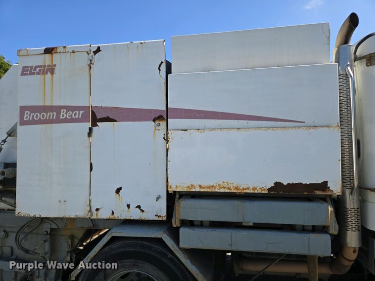 image for item EC0978 2010 Freightliner Business Class M2 street sweeper truck