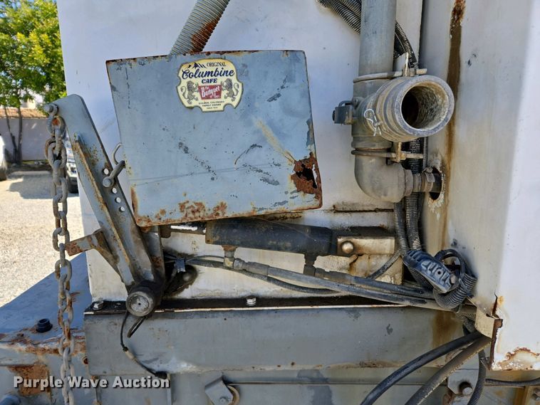 image for item EC0978 2010 Freightliner Business Class M2 street sweeper truck