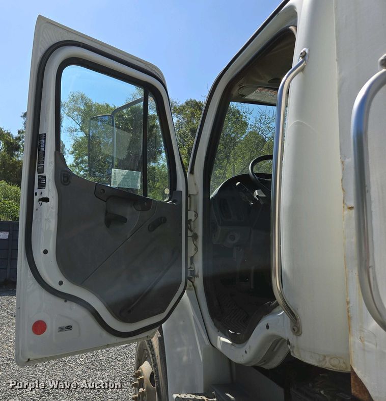 image for item EC0978 2010 Freightliner Business Class M2 street sweeper truck
