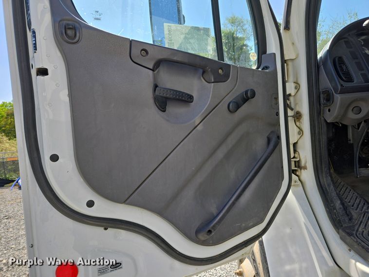 image for item EC0978 2010 Freightliner Business Class M2 street sweeper truck