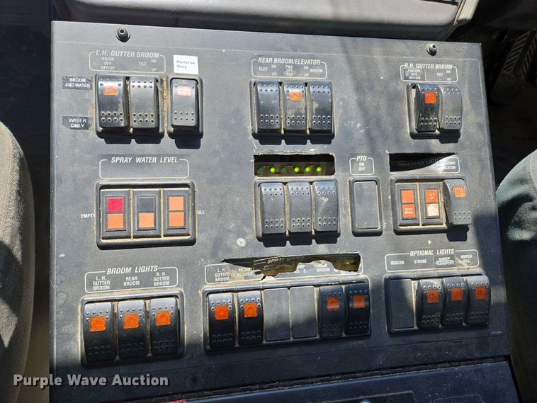 image for item EC0978 2010 Freightliner Business Class M2 street sweeper truck