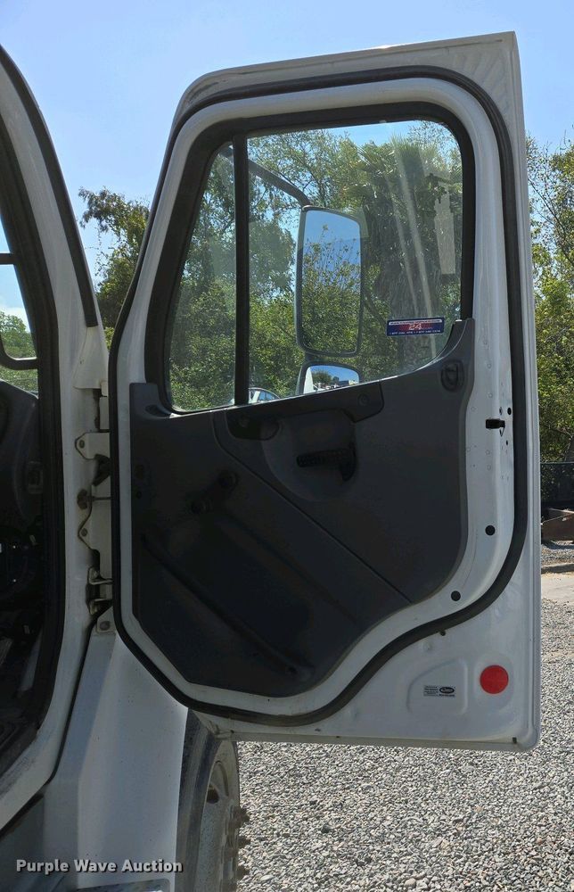 image for item EC0978 2010 Freightliner Business Class M2 street sweeper truck