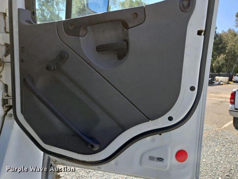 image for item EC0978 2010 Freightliner Business Class M2 street sweeper truck