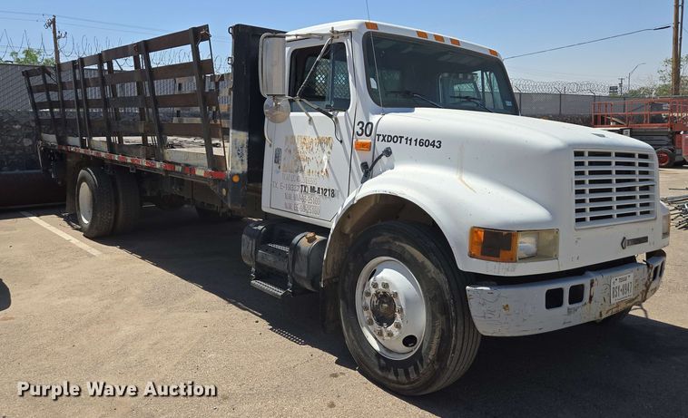 image for item EC0989 1995 International 4700  flatbed truck