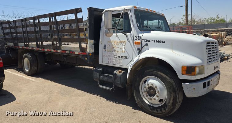 image for item EC0989 1995 International 4700  flatbed truck