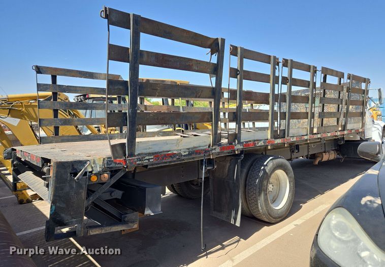 image for item EC0989 1995 International 4700  flatbed truck