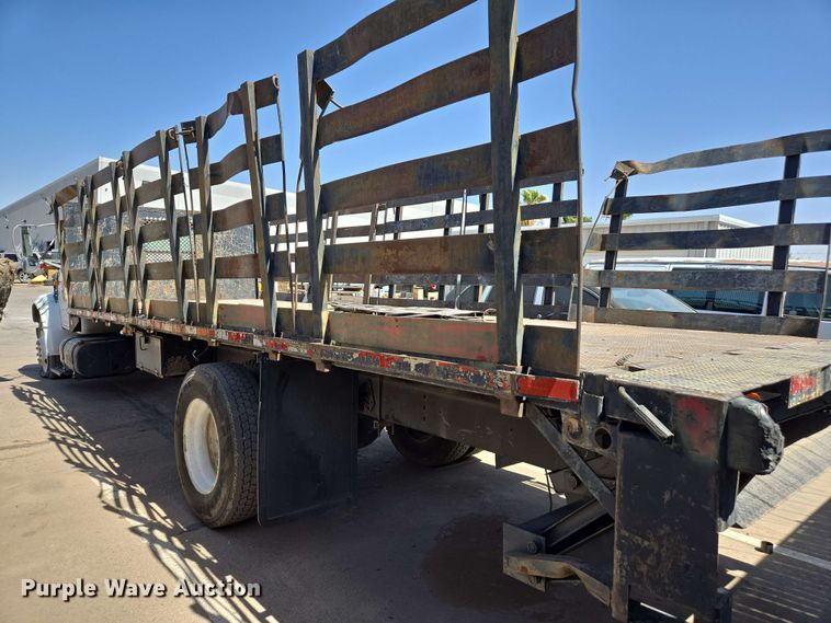 image for item EC0989 1995 International 4700  flatbed truck