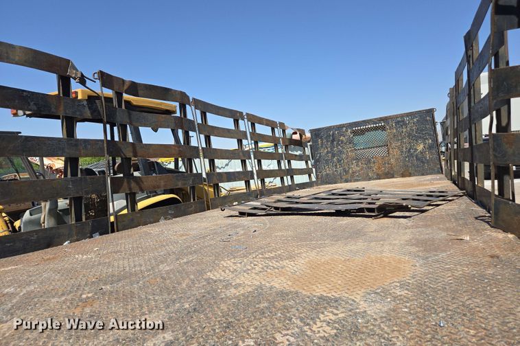 image for item EC0989 1995 International 4700  flatbed truck