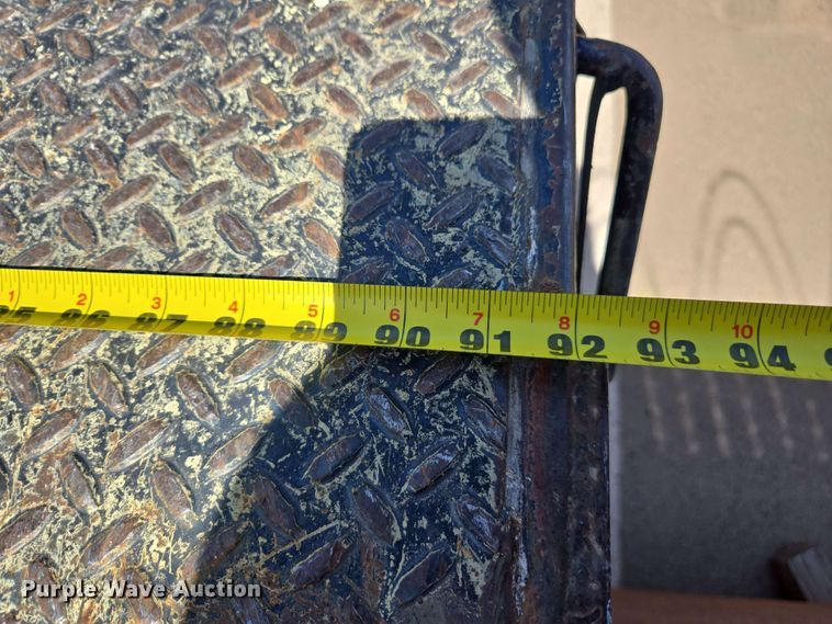 image for item EC0989 1995 International 4700  flatbed truck