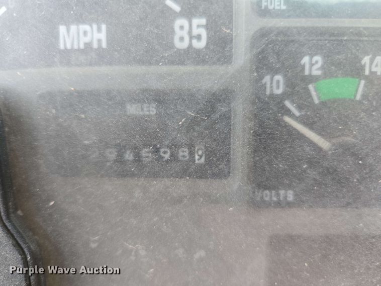 image for item EC0989 1995 International 4700  flatbed truck