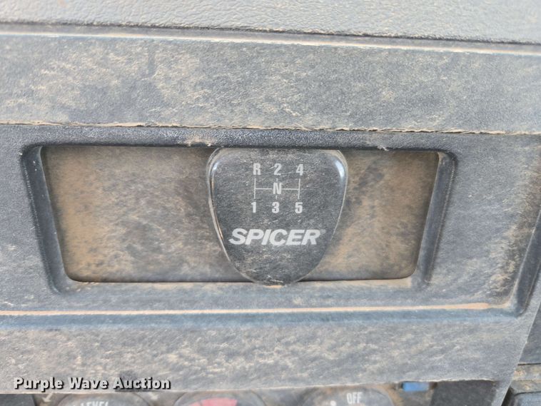 image for item EC0989 1995 International 4700  flatbed truck