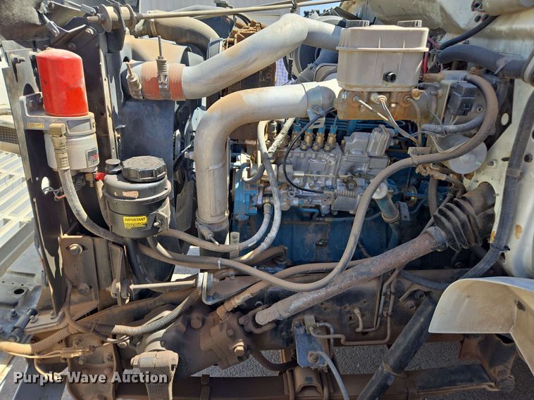 image for item EC0989 1995 International 4700  flatbed truck