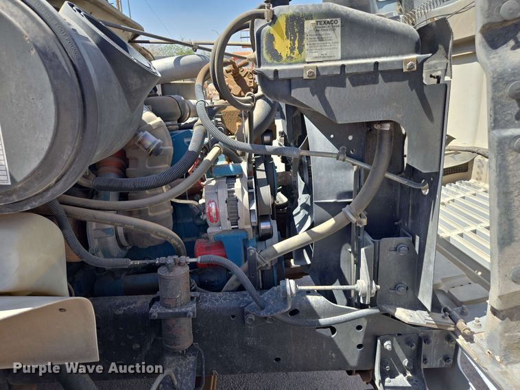 image for item EC0989 1995 International 4700  flatbed truck