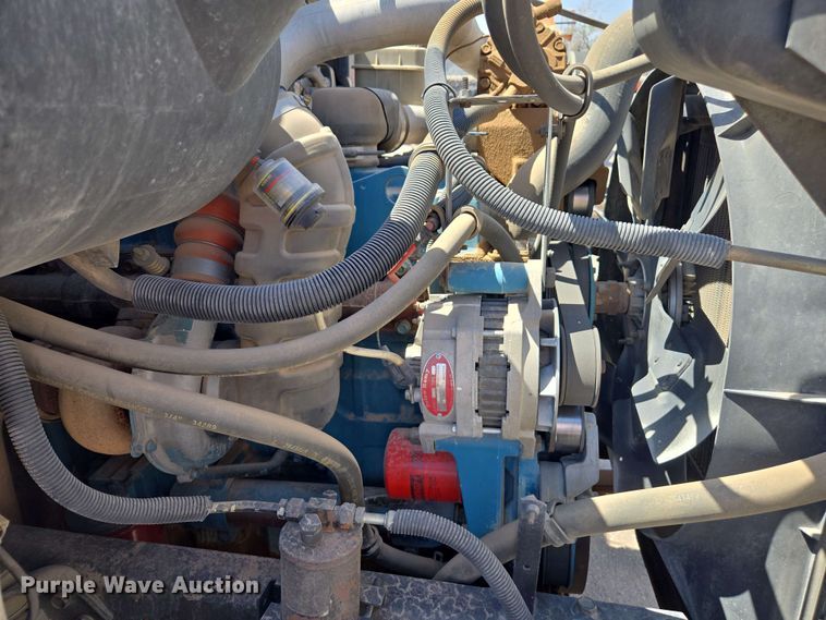 image for item EC0989 1995 International 4700  flatbed truck