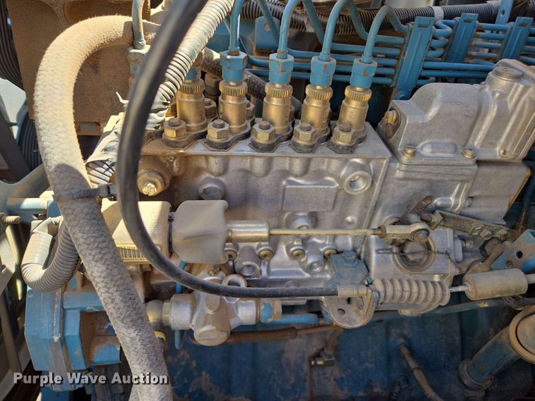 image for item EC0989 1995 International 4700  flatbed truck