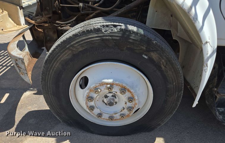 image for item EC0989 1995 International 4700  flatbed truck