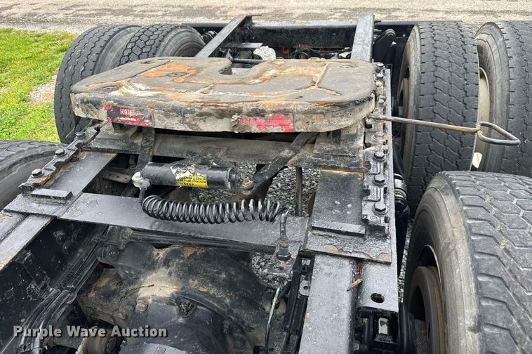 image for item EC3552 2016 Freightliner Cascadia semi truck