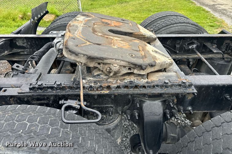 image for item EC3552 2016 Freightliner Cascadia semi truck