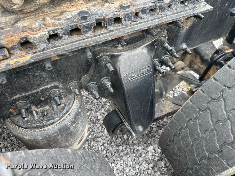 image for item EC3552 2016 Freightliner Cascadia semi truck