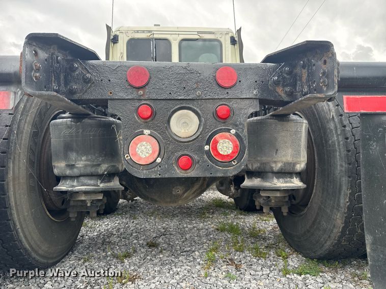 image for item EC3552 2016 Freightliner Cascadia semi truck