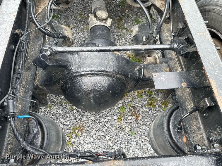 image for item EC3552 2016 Freightliner Cascadia semi truck