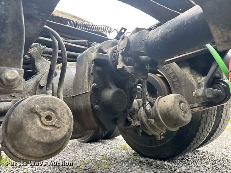 image for item EC3552 2016 Freightliner Cascadia semi truck