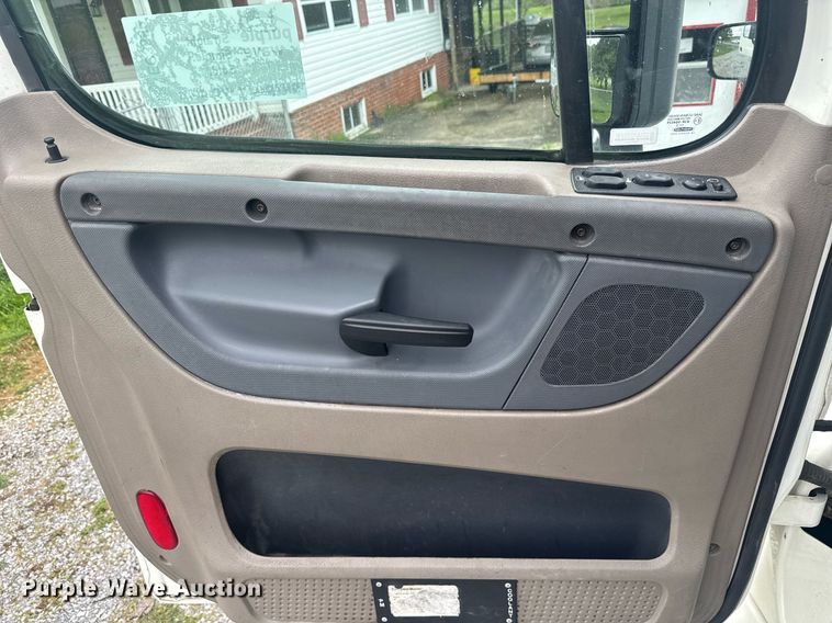 image for item EC3552 2016 Freightliner Cascadia semi truck