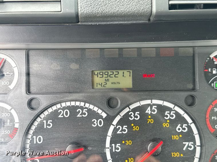 image for item EC3552 2016 Freightliner Cascadia semi truck