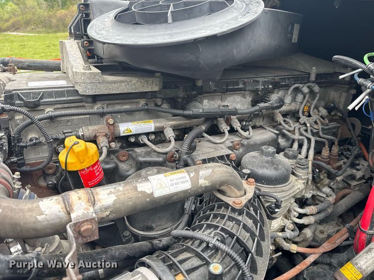 image for item EC3552 2016 Freightliner Cascadia semi truck