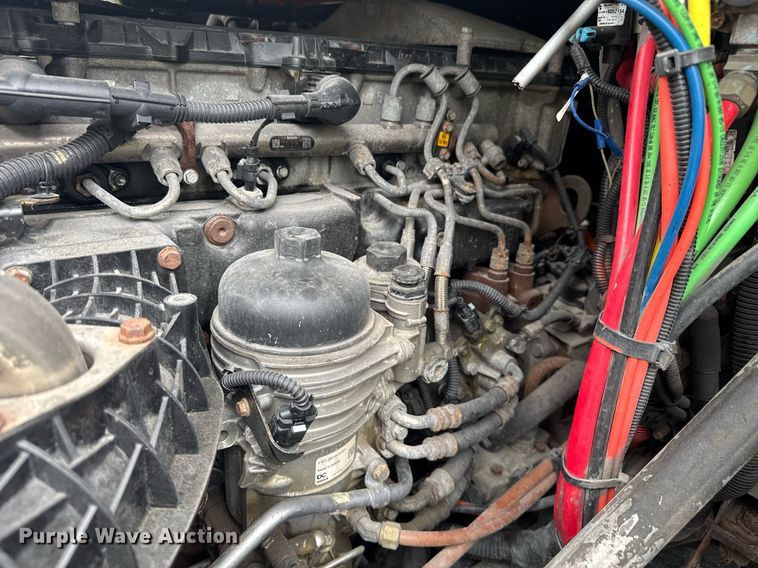 image for item EC3552 2016 Freightliner Cascadia semi truck