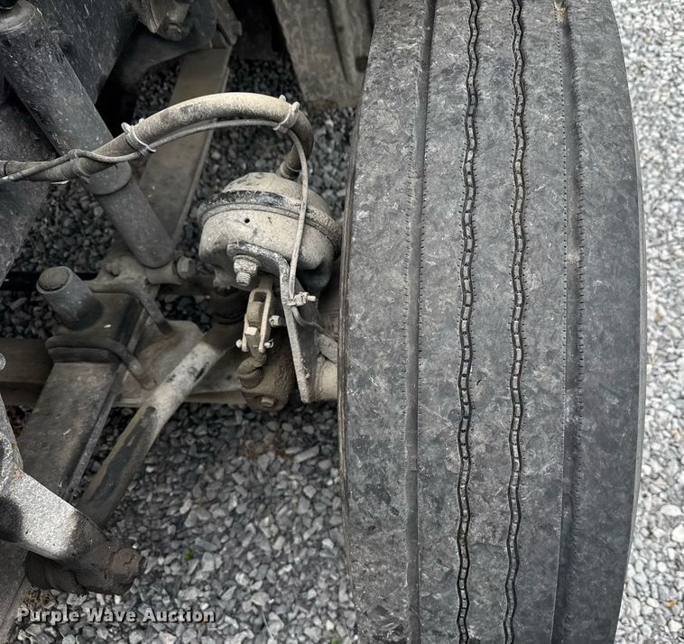 image for item EC3552 2016 Freightliner Cascadia semi truck