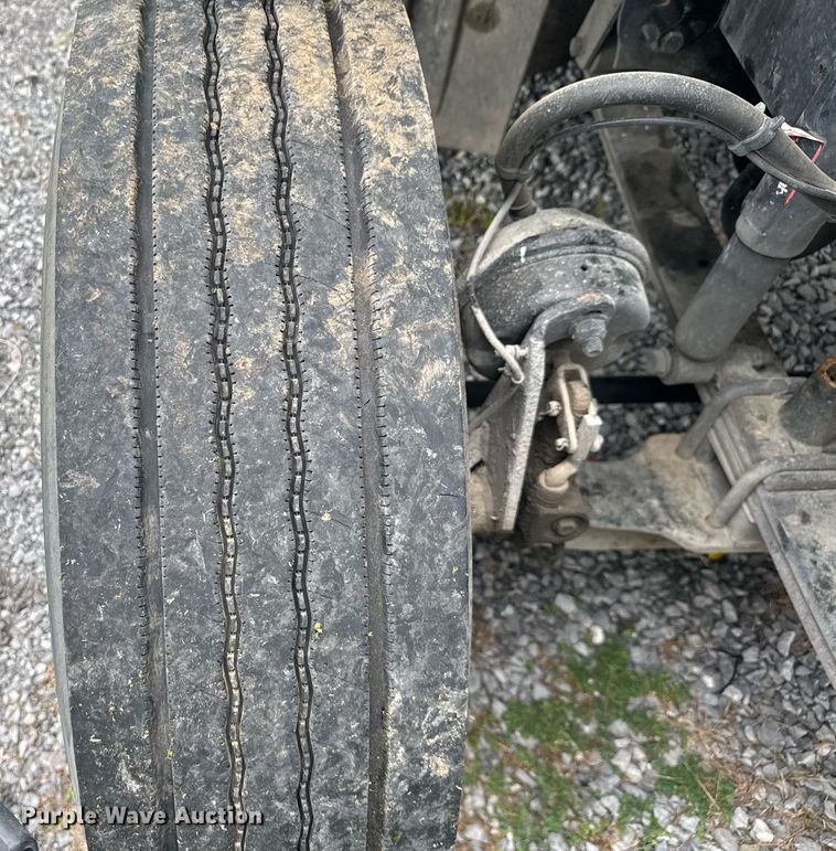 image for item EC3552 2016 Freightliner Cascadia semi truck