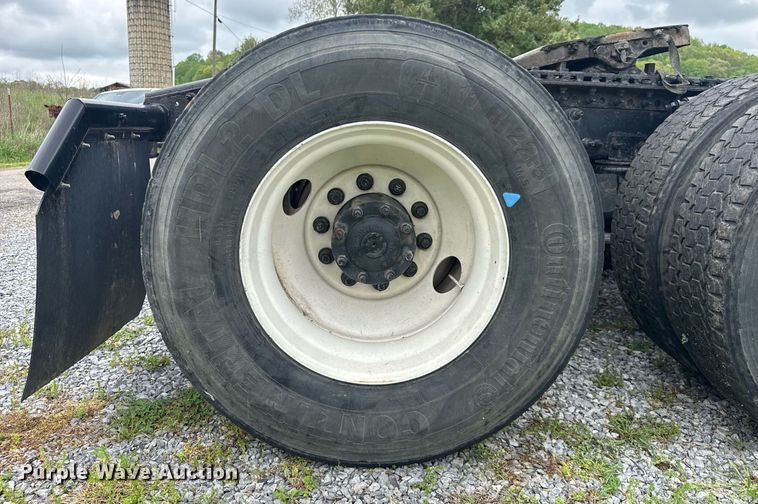 image for item EC3552 2016 Freightliner Cascadia semi truck