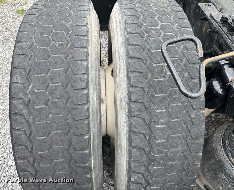 image for item EC3552 2016 Freightliner Cascadia semi truck